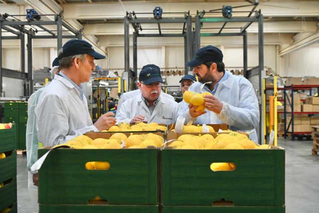 López Miras destaca el compromiso de Feijóo para evitar la asfixia de nuestros productores y garantizar un futuro más prometedor para el campo español - 1, Foto 1