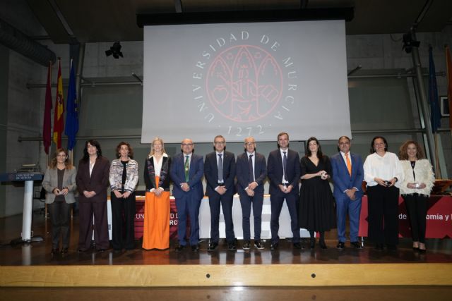 Pedro Jesús Cuestas toma posesión como nuevo decano de la Facultad de Economía y Empresa - 2, Foto 2