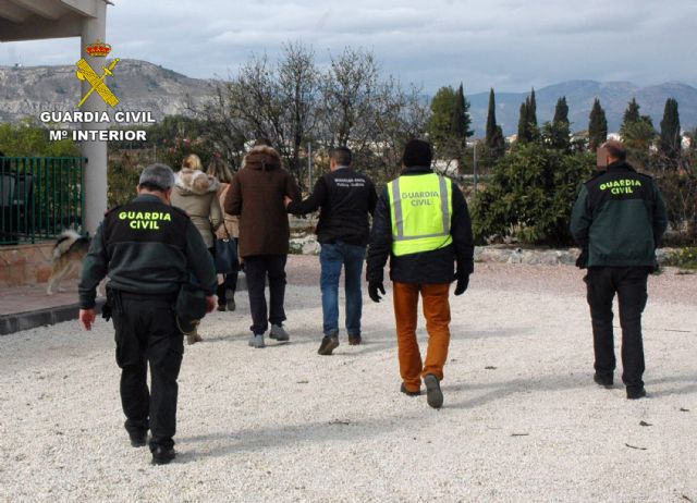 La Guardia Civil desarticula una organización criminal dedicada al cultivo y envío de sustancias estupefacientes a Reino Unido - 3, Foto 3