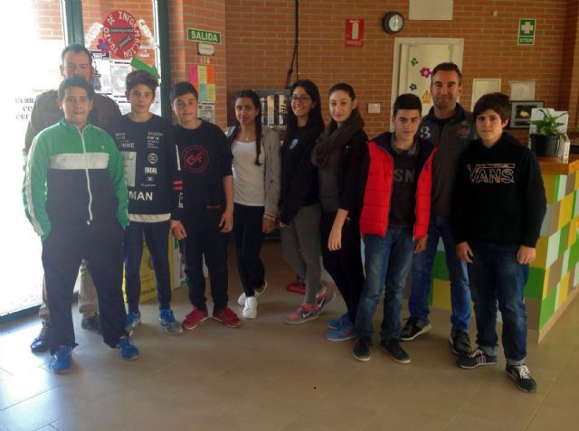 Los corresponsales juveniles torreños se informan con el coordinador regional del programa - 1, Foto 1