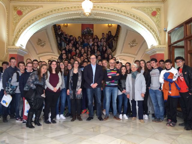 Recibidos en el Ayuntamiento los alumnos franceses del programa de intercambio del IES Infanta Elena - 1, Foto 1