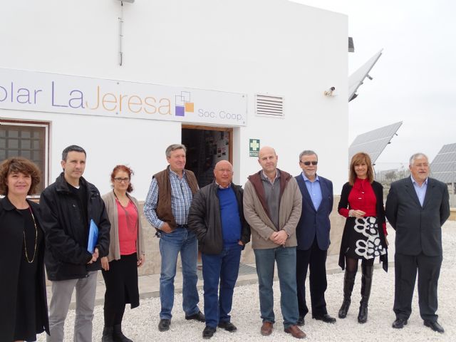 Diputados de Podemos visitan la cooperativa de energía fotovoltaica asociada a Ucomur 'Huerta solar La Jeresa' - 1, Foto 1