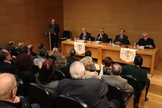 La Cofradía del Resucitado presenta un libro que recoge sus 75 años de historia procesionista - 2, Foto 2