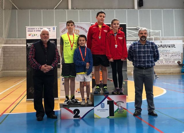 15 medallas para el Bádminton Las Torres en el TTR disputado en el Mireia Belmonte - 2, Foto 2