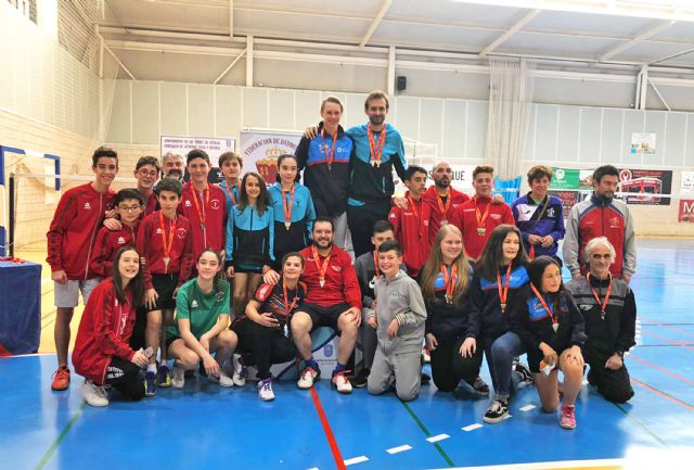 15 medallas para el Bádminton Las Torres en el TTR disputado en el Mireia Belmonte - 3, Foto 3