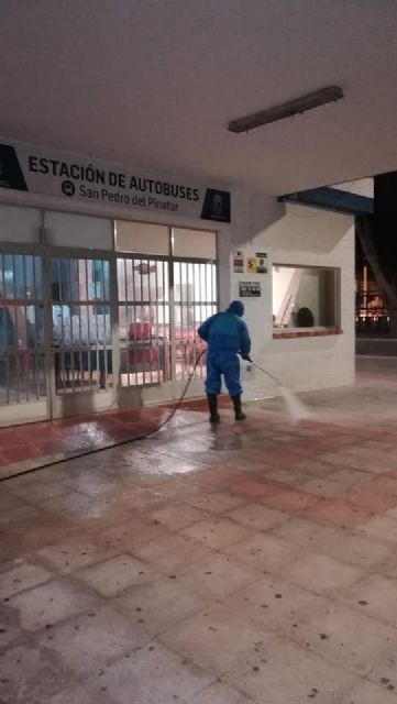 Se intensifica la limpieza y desinfección de la vía pública, contenedores y zonas cercanas a establecimientos - 2, Foto 2