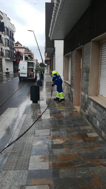 Se intensifica la limpieza y desinfección de la vía pública, contenedores y zonas cercanas a establecimientos - 4, Foto 4