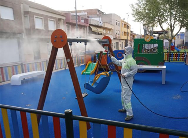 El Ayuntamiento torreño intensifica las labores de limpieza y desinfección en las zonas públicas contra el coronavirus - 2, Foto 2