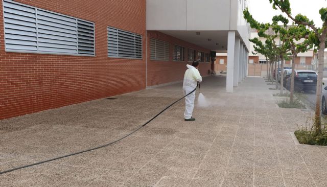 El Ayuntamiento torreño intensifica las labores de limpieza y desinfección en las zonas públicas contra el coronavirus - 5, Foto 5