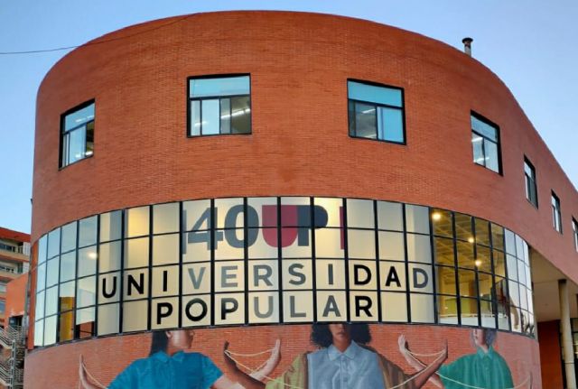 Un gran vinilo en la fachada del Centro Cultural anuncia los actos conmemorativos del 40 aniversario de la UP - 1, Foto 1