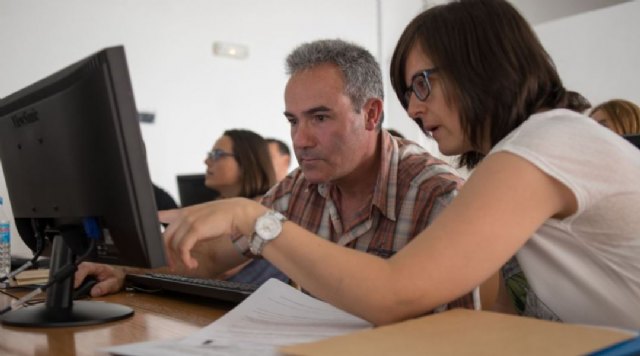 Acción contra el Hambre elabora una guía dirigida a empresas para favorecer el empleo de mayores de 45 - 1, Foto 1