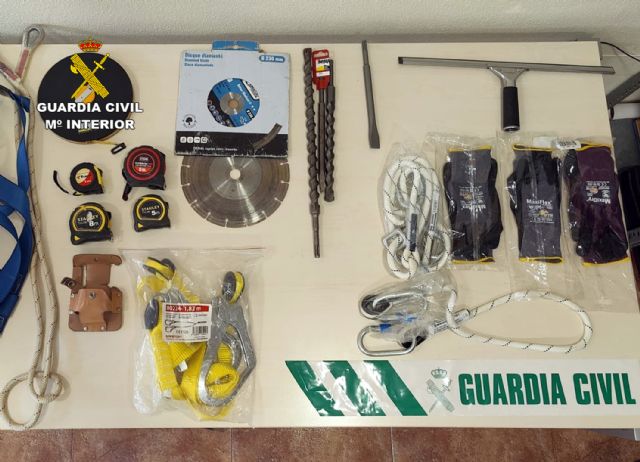 La Guardia Civil detiene en Archena al presunto autor del robo de herramientas, maquinaria y combustible - 3, Foto 3