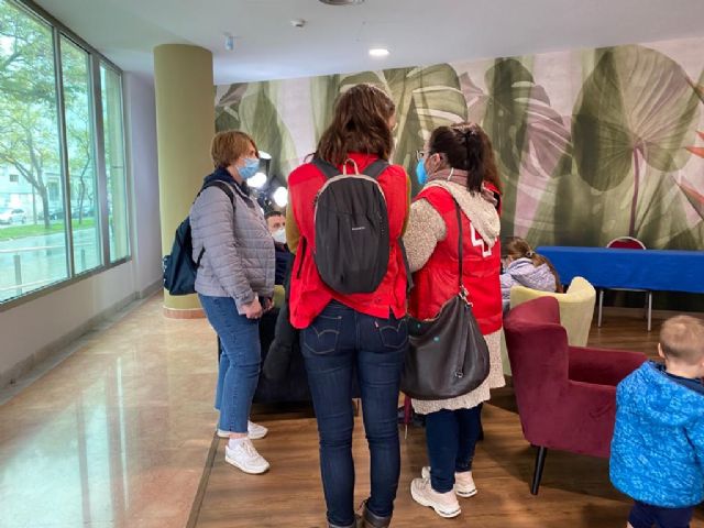 Cruz Roja ya ha atendido a más de 7.700 personas llegadas desde Ucrania, 34 de ellas ya están en la Región de Murcia - 1, Foto 1