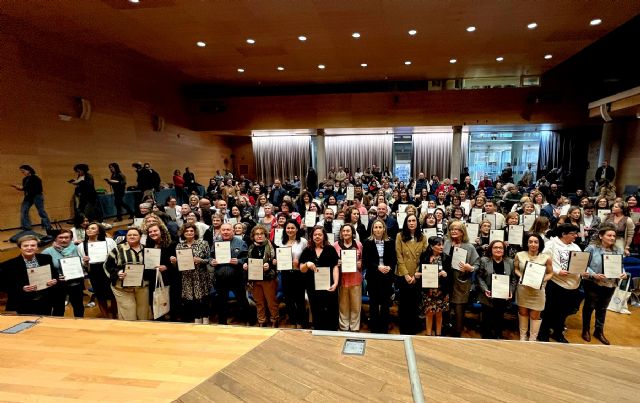 Cerca de un centenar de auxiliares de enfermería se incorporan como funcionarios para prestar asistencia en las residencias del IMAS - 1, Foto 1