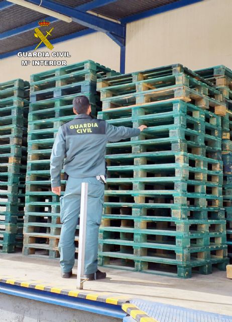La Guardia Civil recupera 644 palets de madera, valorados en más de 10.000 euros, en una nave de Santomera - 2, Foto 2