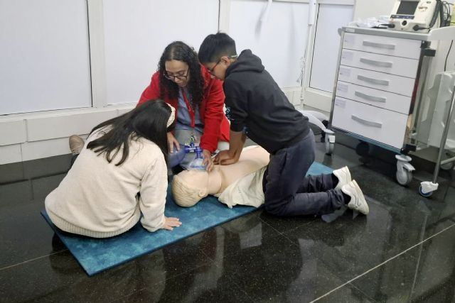 Profesionales de la Clínica Ribera Lorca enseñan técnicas de primeros auxilios a personas con síndrome de Down - 2, Foto 2