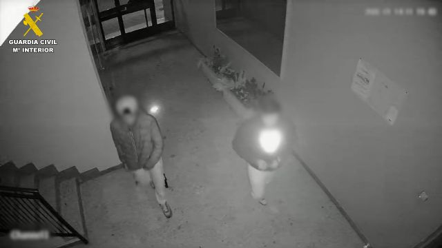 La Guardia Civil detiene a tres individuos por 70 robos en garajes y trasteros en Mula - 2, Foto 2