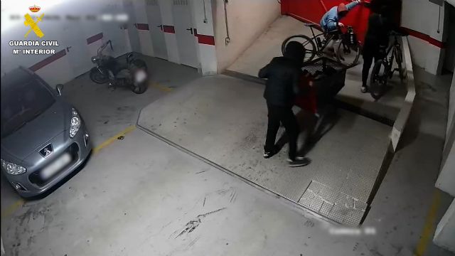 La Guardia Civil detiene a tres individuos por 70 robos en garajes y trasteros en Mula - 4, Foto 4
