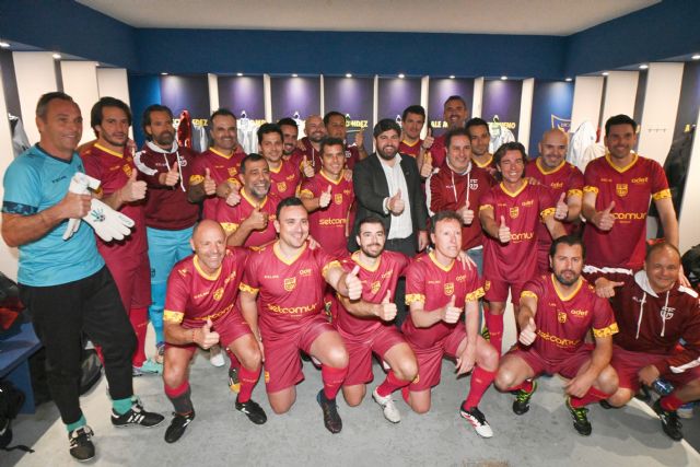 L�pez Miras participa como entrenador en el partido de f�tbol solidario a beneficio de la Fundaci�n Aladina, Foto 2