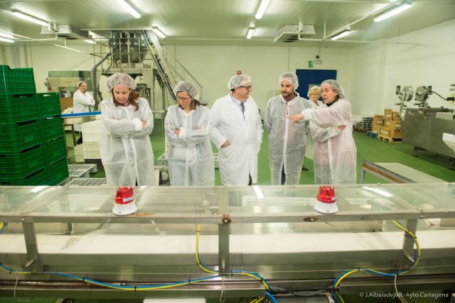 Castejón conoce las medidas pioneras de conciliación familiar para los empleados de Frigoríficos Morales - 1, Foto 1