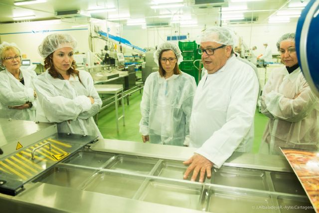 Castejón conoce las medidas pioneras de conciliación familiar para los empleados de Frigoríficos Morales - 4, Foto 4