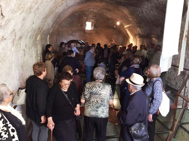 Más de 100 jubilados viajan a Lorca en el día del pensionista, Foto 2