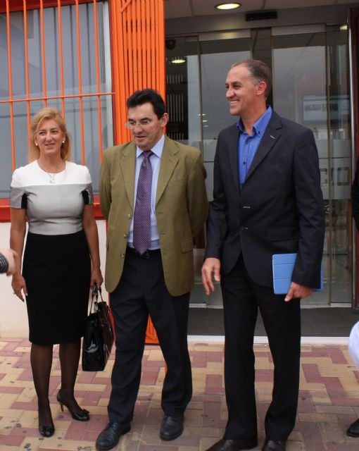 El Director General de Calidad Educativa y FP vista el IES Miguel Hernndez y una conocida empresa alhameña, Foto 2