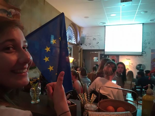 Una tertulia multinacional instruyo a los jovenes sobre la UE por el Dia de Europa - 1, Foto 1