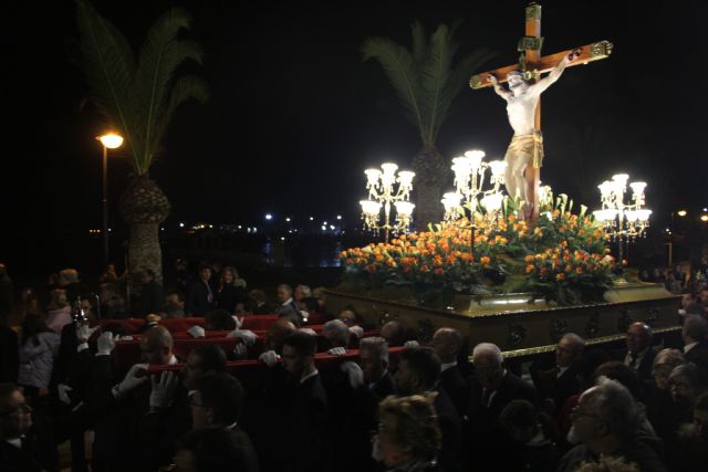 Oración y recogimiento en el Vía Crucis del Miércoles Santo a orillas del Mar Menor - 1, Foto 1