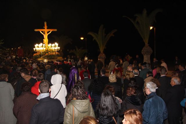 Oración y recogimiento en el Vía Crucis del Miércoles Santo a orillas del Mar Menor - 2, Foto 2
