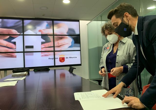 40 familias ya son propietarias de las viviendas sociales donde residen desde hace 25 años - 1, Foto 1