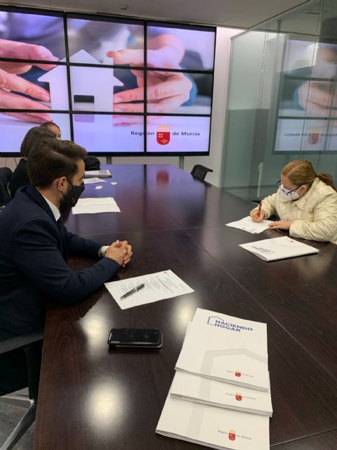 40 familias ya son propietarias de las viviendas sociales donde residen desde hace 25 años - 2, Foto 2