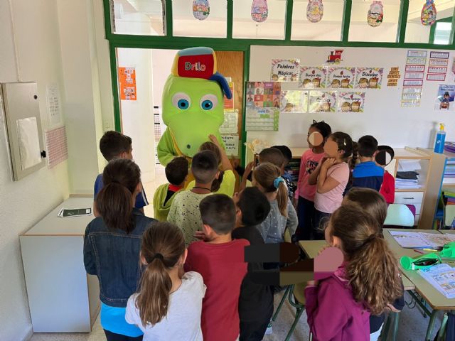 Drilo y su pandilla visitan los colegios de San Pedro del Pinatar con los talleres Todos somos iguales - 1, Foto 1