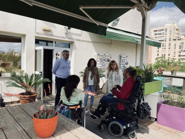 VOX Murcia muestra su apoyo al colectivo de lesionados medulares y de gran discapacidad física de la Región - 3, Foto 3