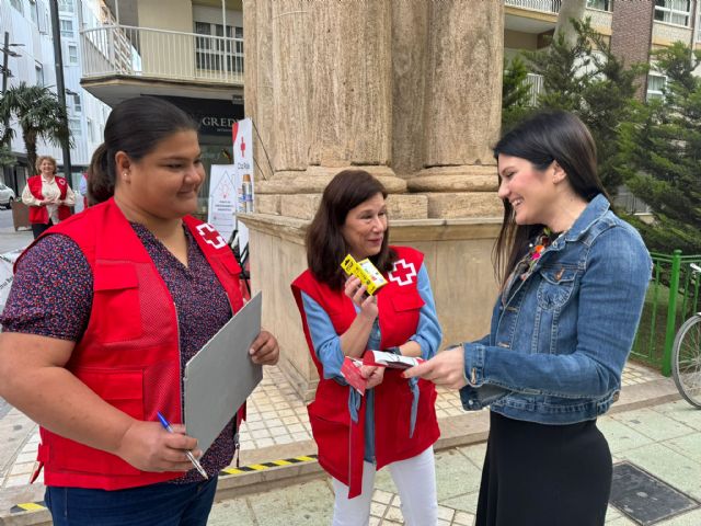 Cruz Roja pone en marcha un proyecto para concienciar a los lorquinos sobre el ahorro energético - 1, Foto 1