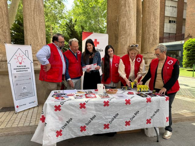 Cruz Roja pone en marcha un proyecto para concienciar a los lorquinos sobre el ahorro energético - 3, Foto 3