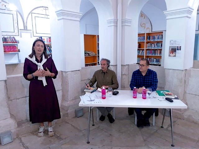 El poeta Ginés Aniorte seduce a sus lectores con la su último trabajo De verbis - 1, Foto 1