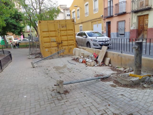 Para Podemos-Cieza, la suciedad en calles y plazas es una lacra que empaña la imagen de la ciudad de Cieza - 1, Foto 1