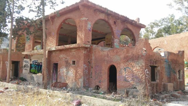 El PSOE denuncia el estado lamentable e insalubre de las instalaciones del antiguo club de tenis La Quinta - 1, Foto 1