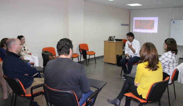 Ana Peinado habla de inteligencia emocional en la clausura de las charlas de la 'Escuela de Padres y Madres' - 1, Foto 1