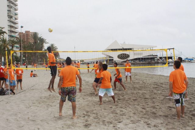 Los Juegos del Mar Menor reunieron a los alumnos de 3° y 4° de ESO de San Javier en la playa Barnuevo - 1, Foto 1
