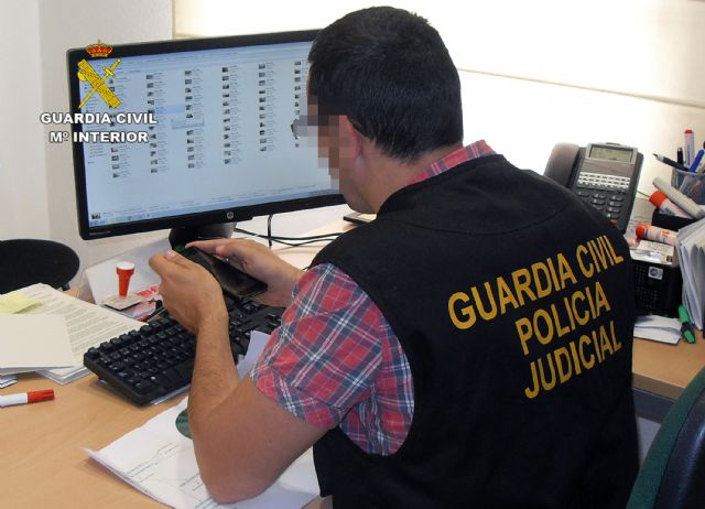 La Guardia Civil detiene en Sevilla a dos menores por chantajear a una chica con difundir archivos de contenido sexual - 1, Foto 1