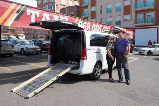 La flota de taxis incorpora un vehículo adaptado para personas con movilidad reducida - 1, Foto 1