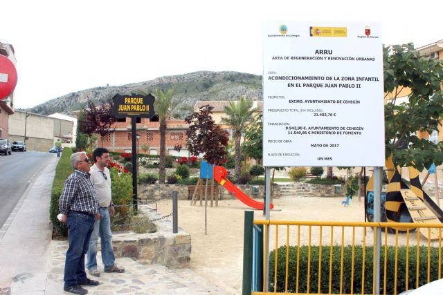 El Ayuntamiento de Cehegín acondicionará la zona infantil del parque Juan Pablo II con pavimento de seguridad acabado en césped artificial - 1, Foto 1