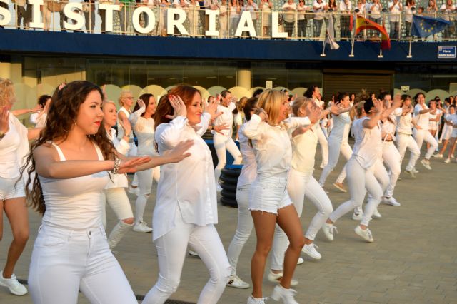 La academia de baile de Víctor Campos celebra su primer aniversario a ritmo de flashmob - 2, Foto 2