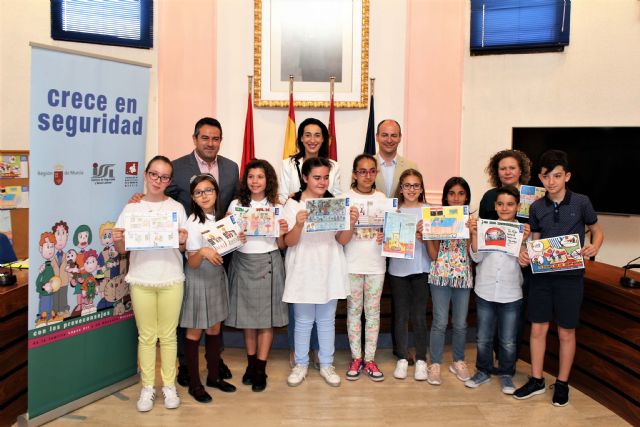 Entregados los premios del concurso escolar Crece en Seguridad, dirigido a más de 400 alumnos de 5° de Primaria, participando 206 alumnos y siete centros educativos de Alcantarilla - 1, Foto 1