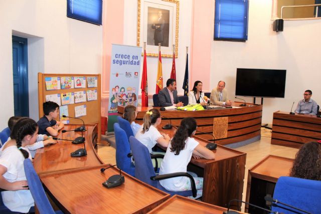 Entregados los premios del concurso escolar Crece en Seguridad, dirigido a más de 400 alumnos de 5° de Primaria, participando 206 alumnos y siete centros educativos de Alcantarilla - 4, Foto 4