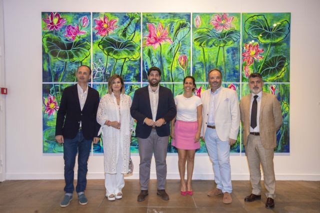 Fernando López Miras visita la exposición de MUHER - 1, Foto 1