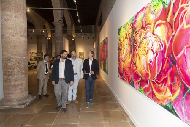 Fernando López Miras visita la exposición de MUHER - 2, Foto 2