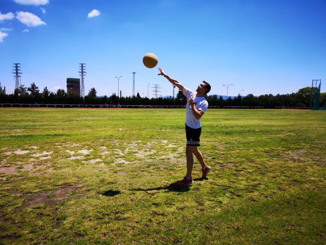 Una treintena de atletas retoman los entrenamientos en el Estadio Monte Romero - 2, Foto 2